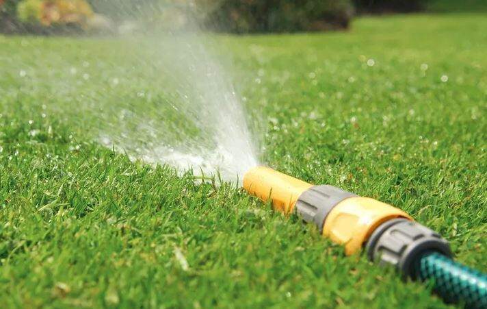 how to water lawn with hose